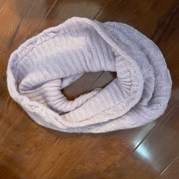 Brand new purple knit scarf - Picture 2 of 2